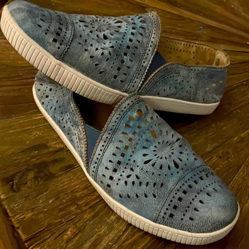 EARTH - Garry 3 Tayberry Womens Suede Slip On